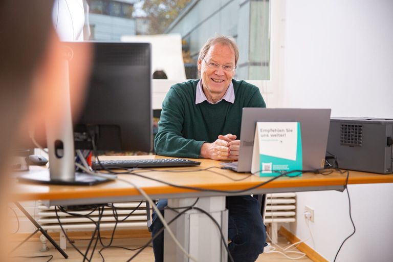 Cannabis und Frauengesundheit: Interview mit Dr. Mathias Henneberg